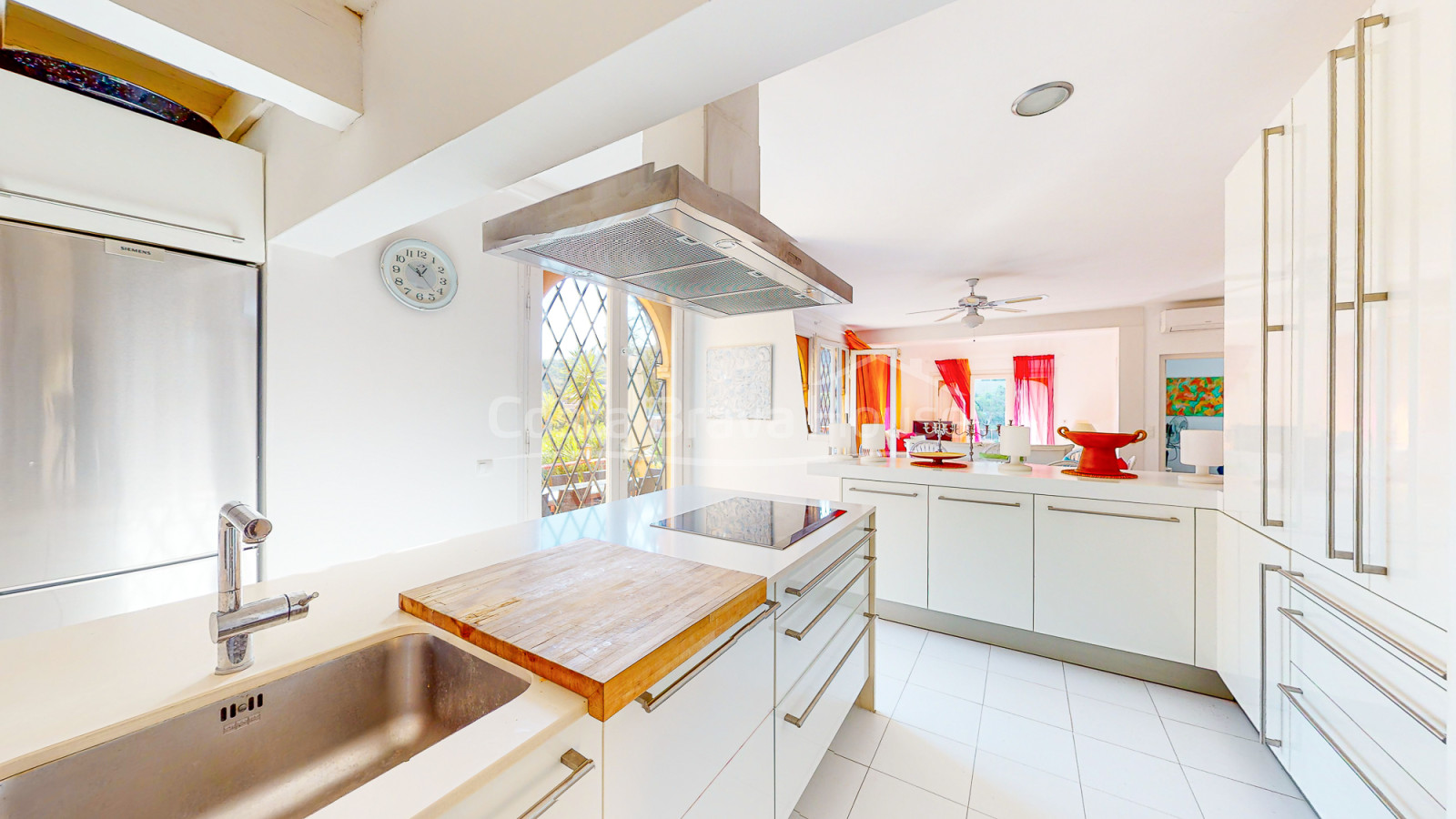 Huis met zwembad en onafhankelijk appartement te koop in Sa Riera (Begur)