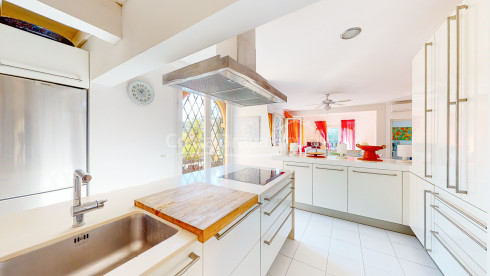 Huis met zwembad en onafhankelijk appartement te koop in Sa Riera (Begur)