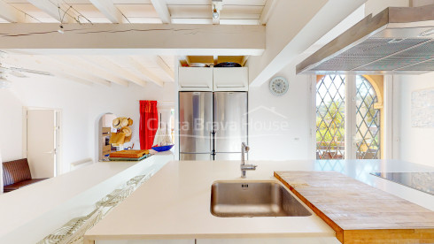 Huis met zwembad en onafhankelijk appartement te koop in Sa Riera (Begur)