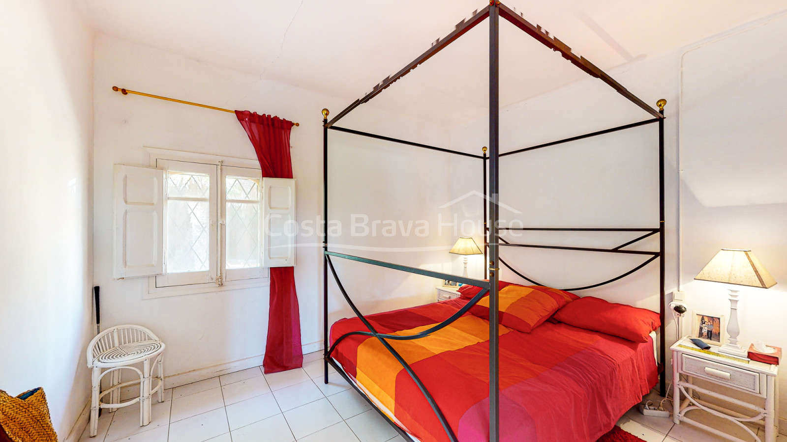 Huis met zwembad en onafhankelijk appartement te koop in Sa Riera (Begur)