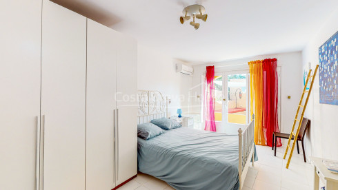 Huis met zwembad en onafhankelijk appartement te koop in Sa Riera (Begur)