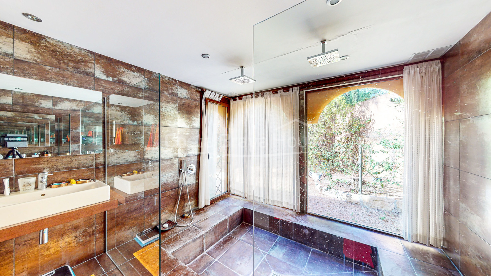 Huis met zwembad en onafhankelijk appartement te koop in Sa Riera (Begur)
