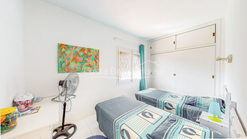 Huis met zwembad en onafhankelijk appartement te koop in Sa Riera (Begur)