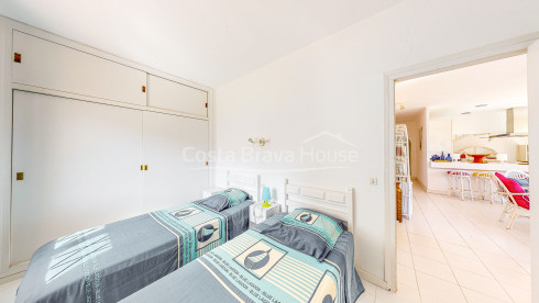 Huis met zwembad en onafhankelijk appartement te koop in Sa Riera (Begur)
