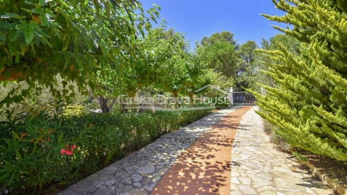 Maison de campagne avec 11.000 m² de terrain à vendre à un joli endroit entre Begur et Palafrugell