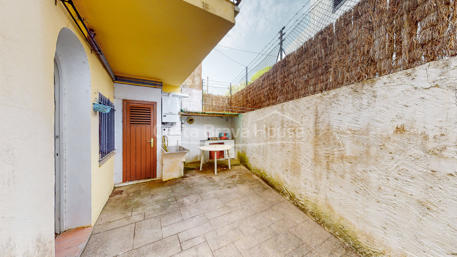 Ground floor apartment on the beach of Llafranc