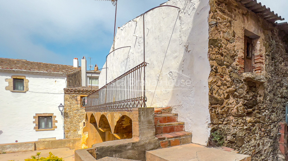 Casa de pueblo en el centro de Begur a reformar