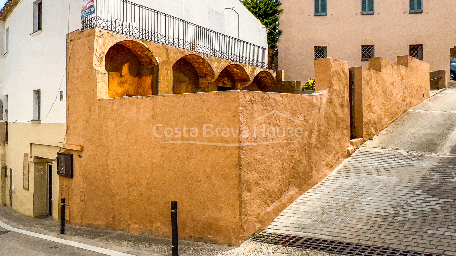 Casa de pueblo en el centro de Begur a reformar