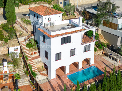 Exclusive property in Begur Sa Riera: Mediterranean design, pool, and charming panoramic views