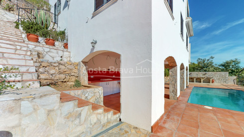 Mediterranean house with sea view in Begur Sa Riera