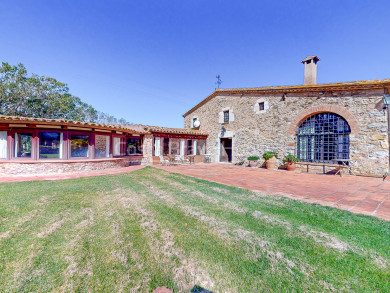 Superb catalan country house with 2 hectares of land in an exceptional location between Begur and Palafrugell