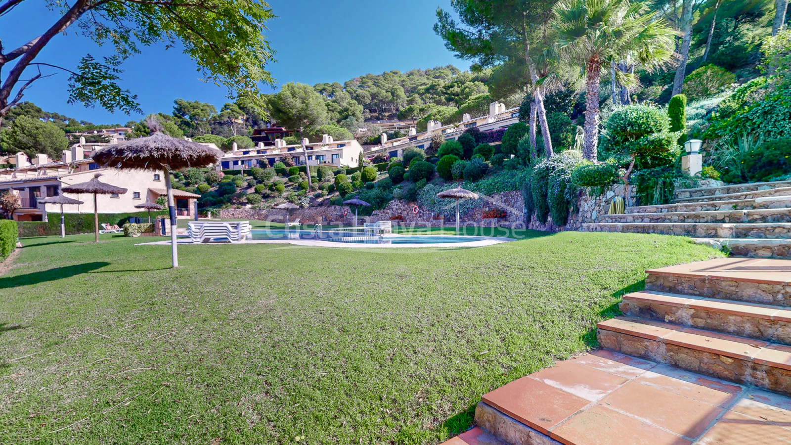 Casa a Llafranc amb vistes al mar i jardí privat