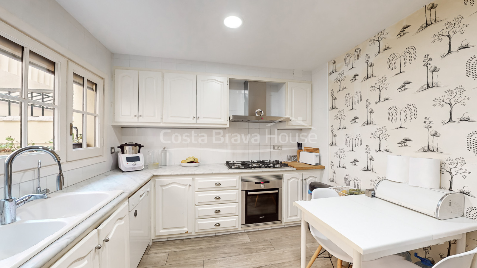 Townhouse in Llafranc with sea views and private garden