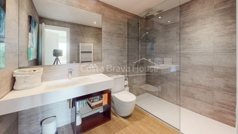 Townhouse in Llafranc with sea views and private garden