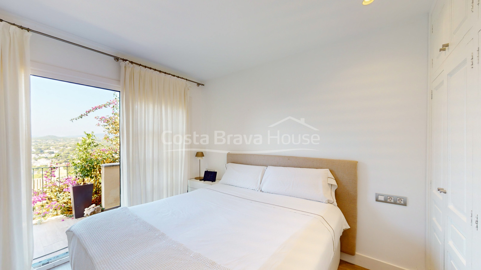 Casa a Llafranc amb vistes al mar i jardí privat