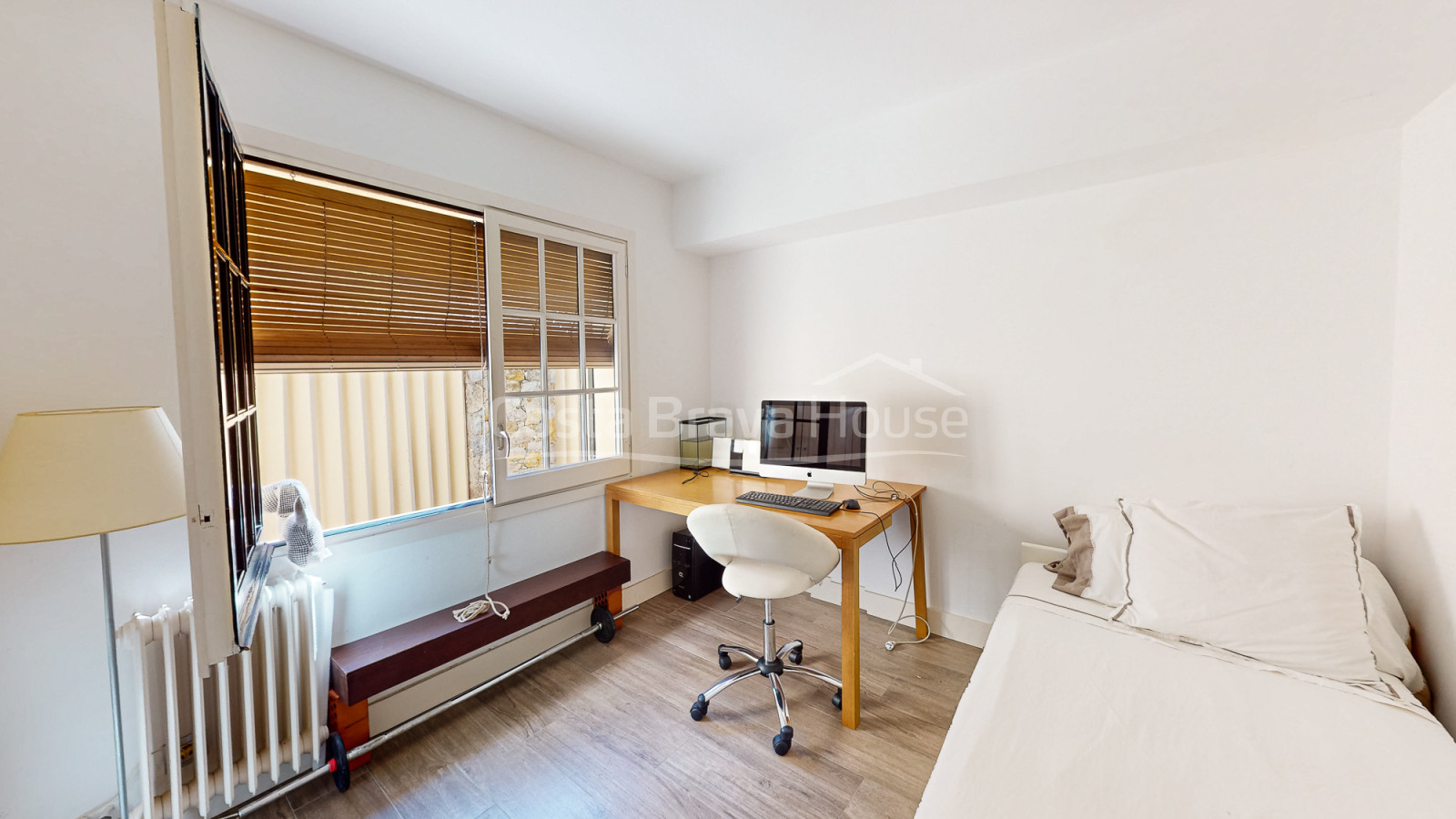 Townhouse in Llafranc with sea views and private garden