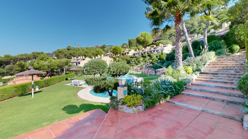 Casa a Llafranc amb vistes al mar i jardí privat