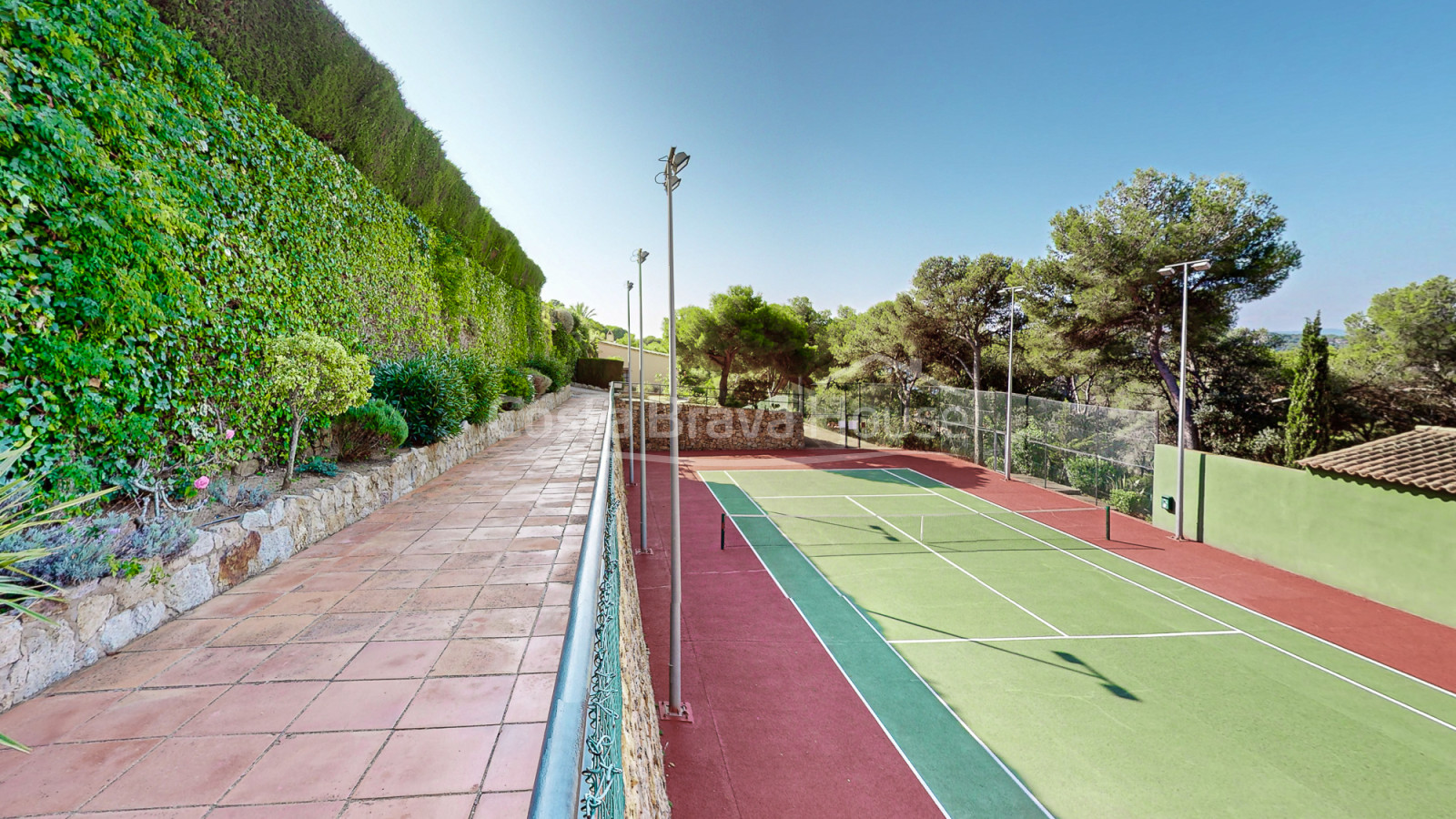 Casa a Llafranc amb vistes al mar i jardí privat