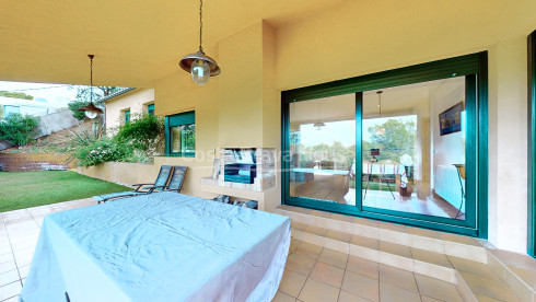 Casa con jardín en venta en Tamariu, a solamente 5 min a pie de la playa y el mar