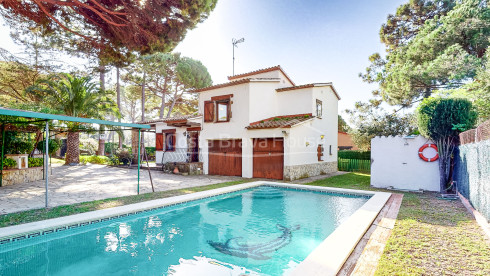 Maison méditerranéenne avec jardin et piscine à 5 minutes de Begur