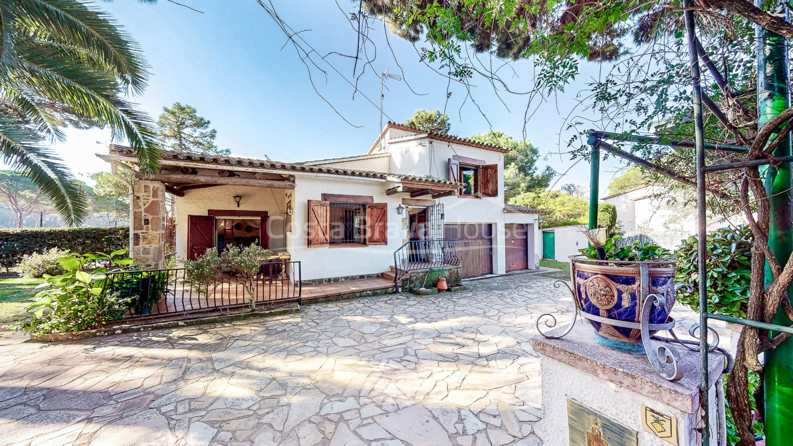 Casa mediterrània amb jardí i piscina a 5 minuts de Begur