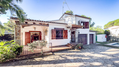 Maison méditerranéenne avec jardin et piscine à 5 minutes de Begur