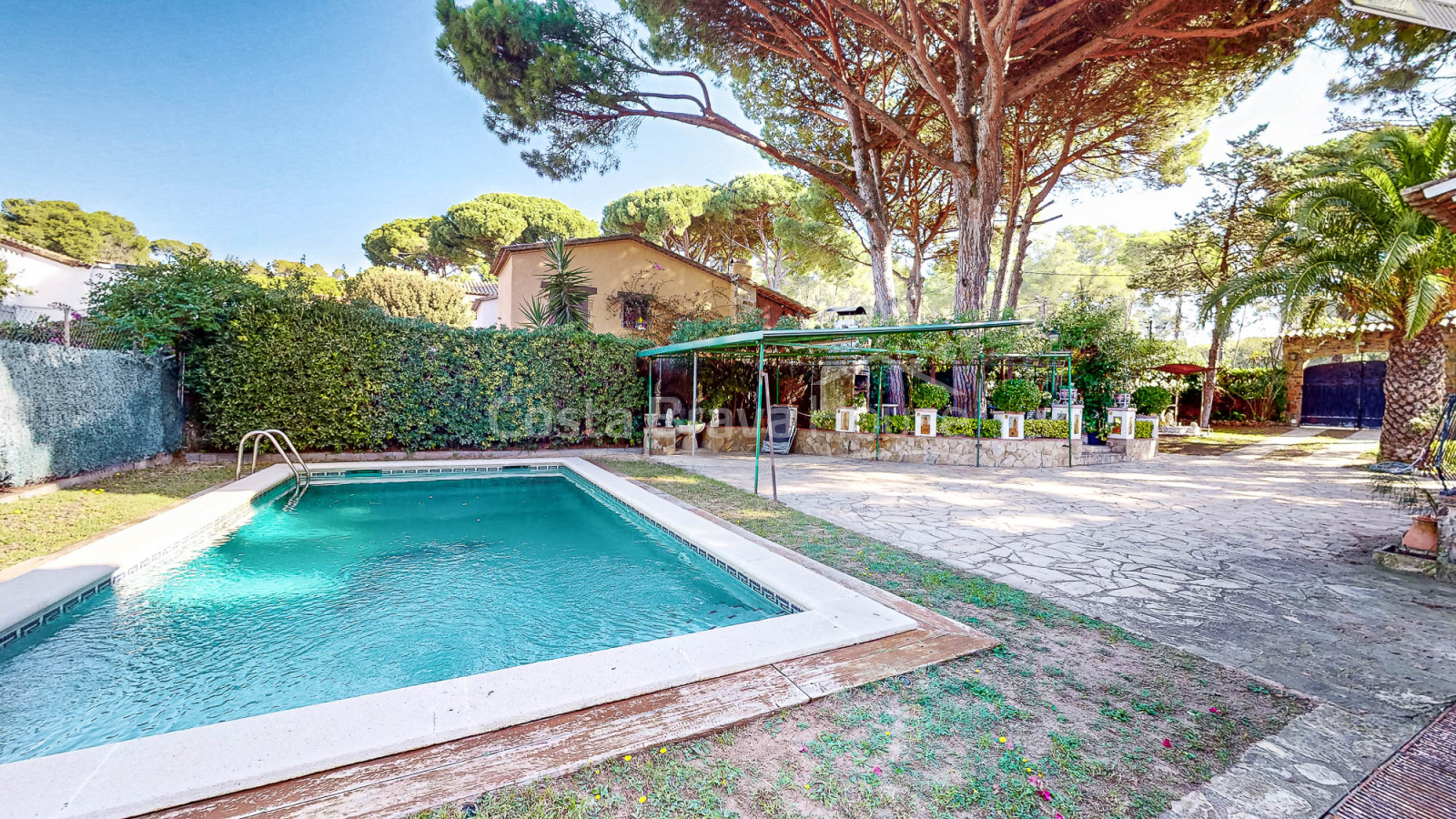 Casa mediterránea con jardín y piscina a 5 minutos de Begur