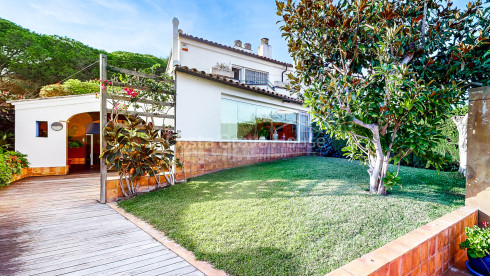 Casa con jardín en Palamós, a 2 min a pie de playa de La Fosca