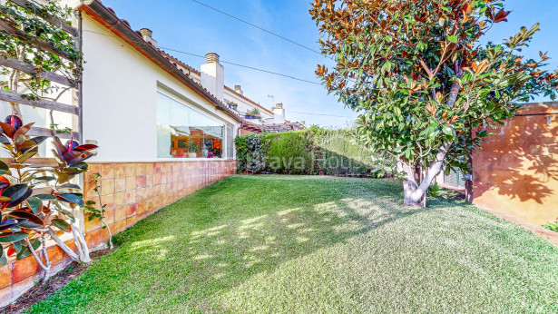 Casa con jardín en Palamós, a 2 min a pie de playa de La Fosca