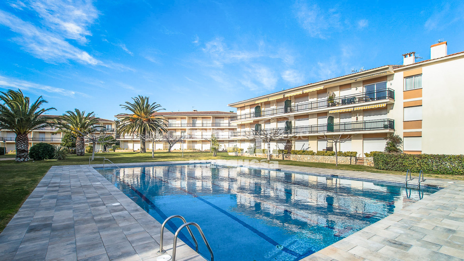 Apartment with terrace and pool in Calella de Palafrugell