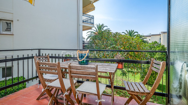 Apartment with terrace and pool in Calella de Palafrugell