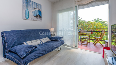 Apartment with terrace and pool in Calella de Palafrugell