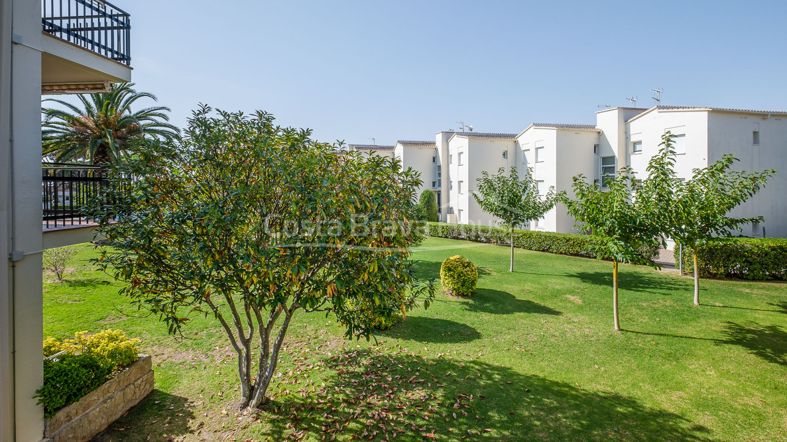 Apartment with terrace and pool in Calella de Palafrugell