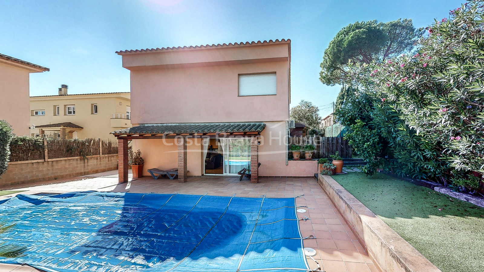 Casa amb piscina i 3 dormitoris en venda a Mont-ras