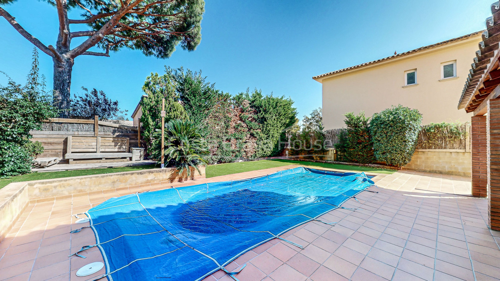 Maison avec piscine et 3 chambres à vendre à Mont-ras