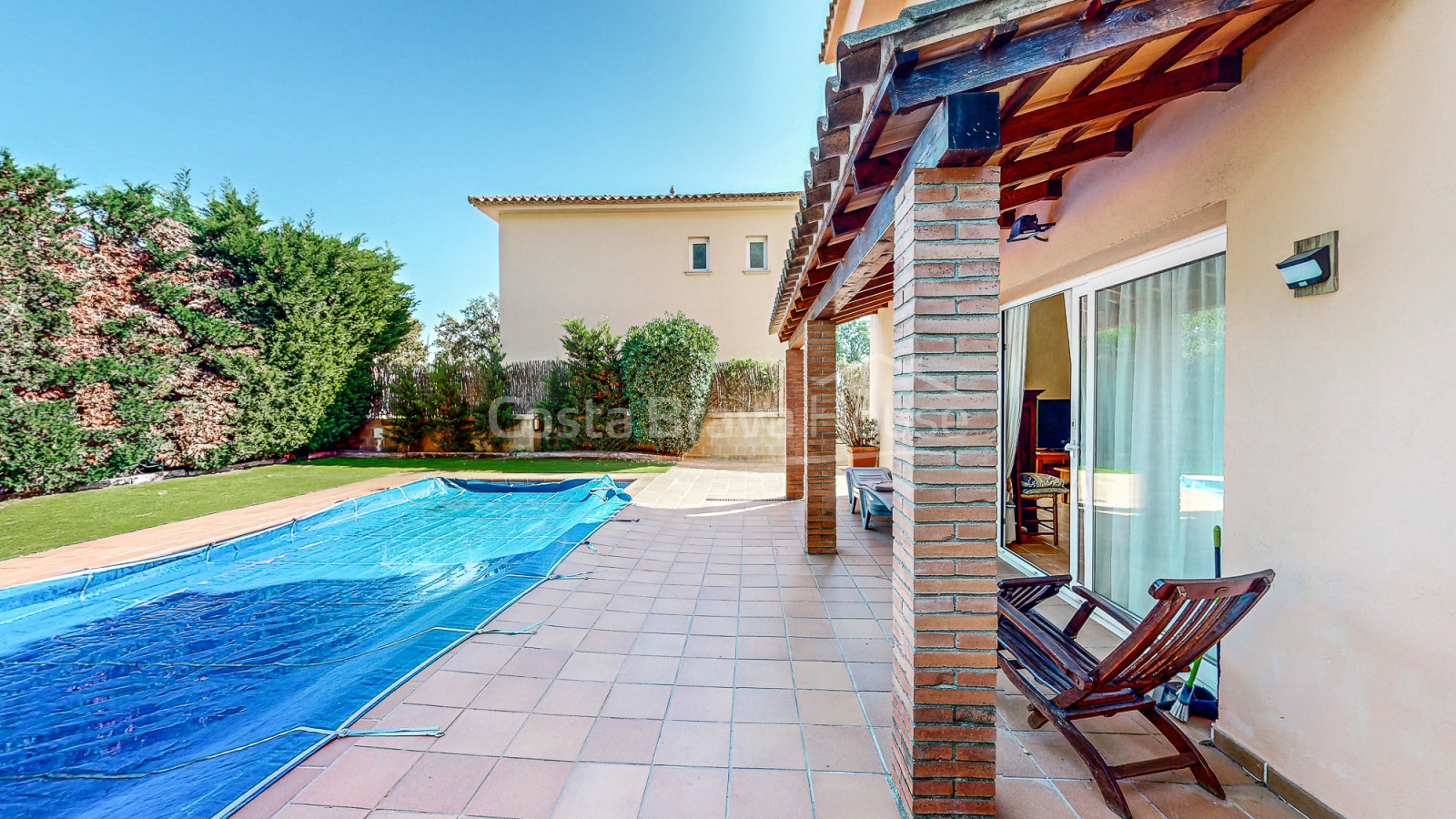 Casa amb piscina i 3 dormitoris en venda a Mont-ras