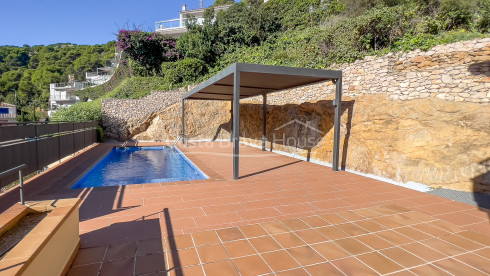 Casa con piscina a solo 150 m de la playa, en la cala Sa Tuna de Begur