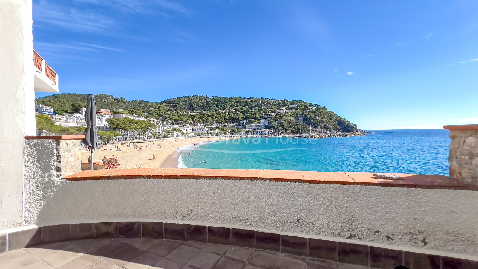 House for sale in Llafranc with sea view and direct access to the beach