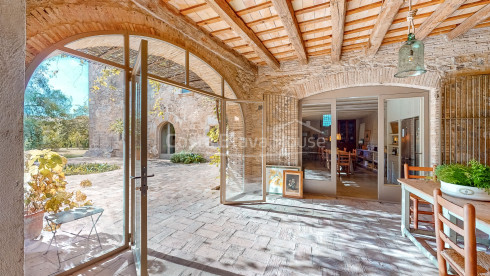 Stately estate in Vilamacolum, Alt Empordà