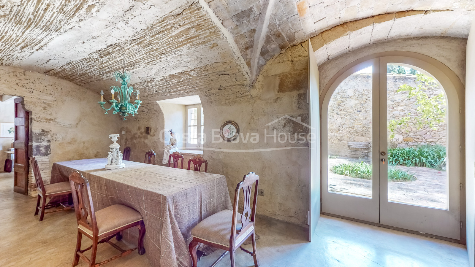 Stately estate in Vilamacolum, Alt Empordà