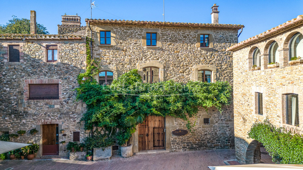 Charmant hotel te koop in Monells, Baix Empordà