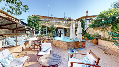 Charmant hotel te koop in Monells, Baix Empordà
