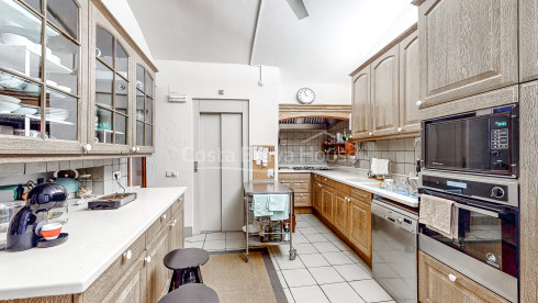 Charming hotel for sale in Monells, Baix Empordà