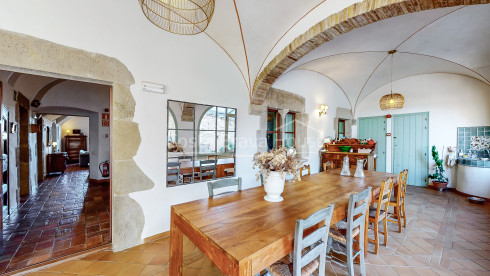 Charmant hotel te koop in Monells, Baix Empordà