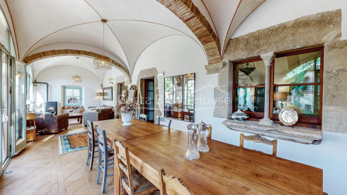 Charmant hotel te koop in Monells, Baix Empordà
