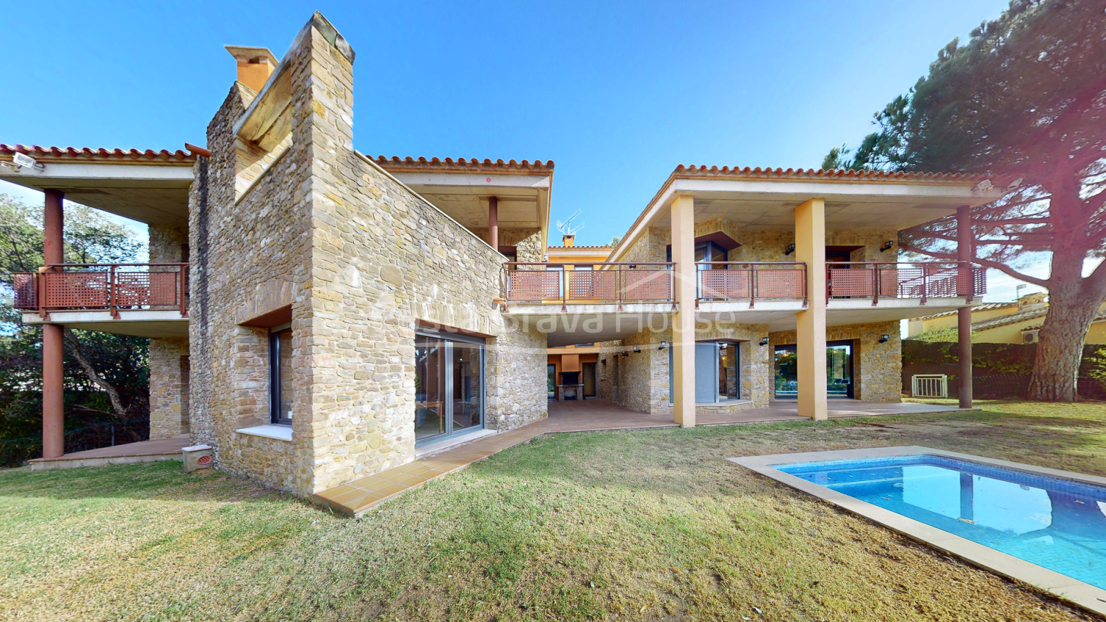 Exclusiva casa bifamiliar en venta en Calonge Mas Pere