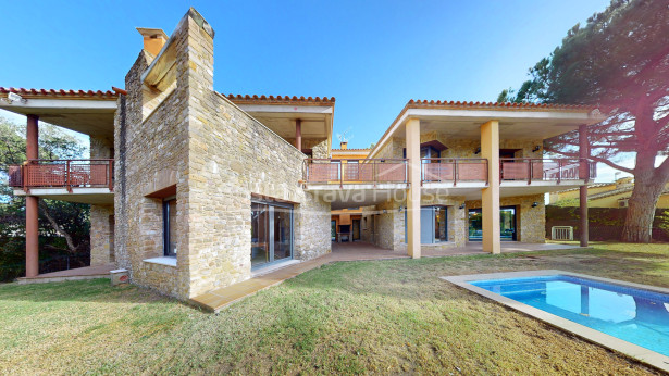 Exclusiva casa bifamiliar en venda a Calonge Mas Pere