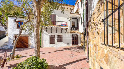 Maison à vendre à Sa Tuna (Begur) à quelques pas de la plage, avec une vue imprenable sur la mer