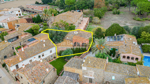Charming village house for sale in Fonolleres, Baix Empordà