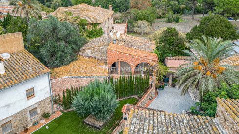 Charming village house for sale in Fonolleres, Baix Empordà